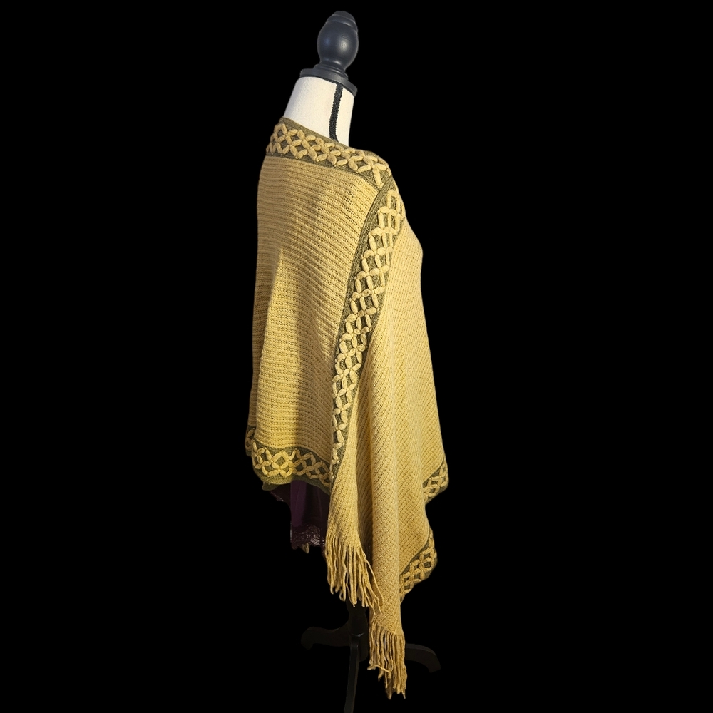Knitted Poncho - Picture 6 of 10
